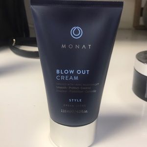 Monat blow out cream